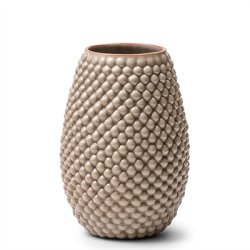 Louise Heisel mellem vase
